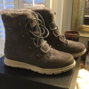 Sorel explorer joan boots Sz 8.5 new